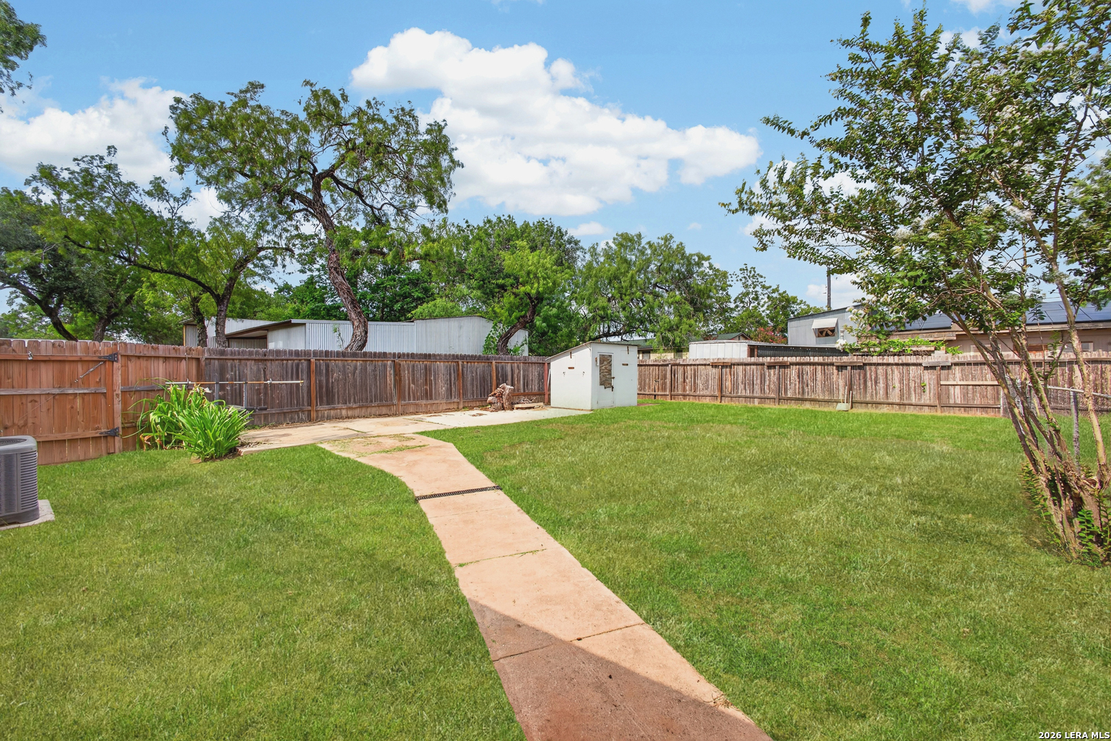 209 Greenlawn Avenue Pleasanton TX 78064