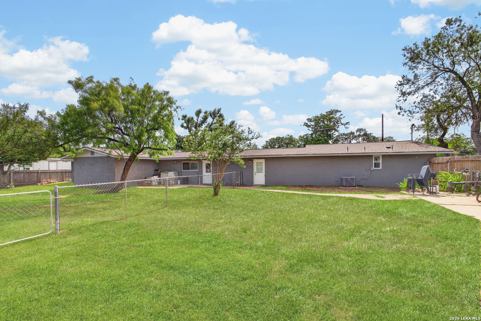 209 Greenlawn Avenue Pleasanton TX 78064