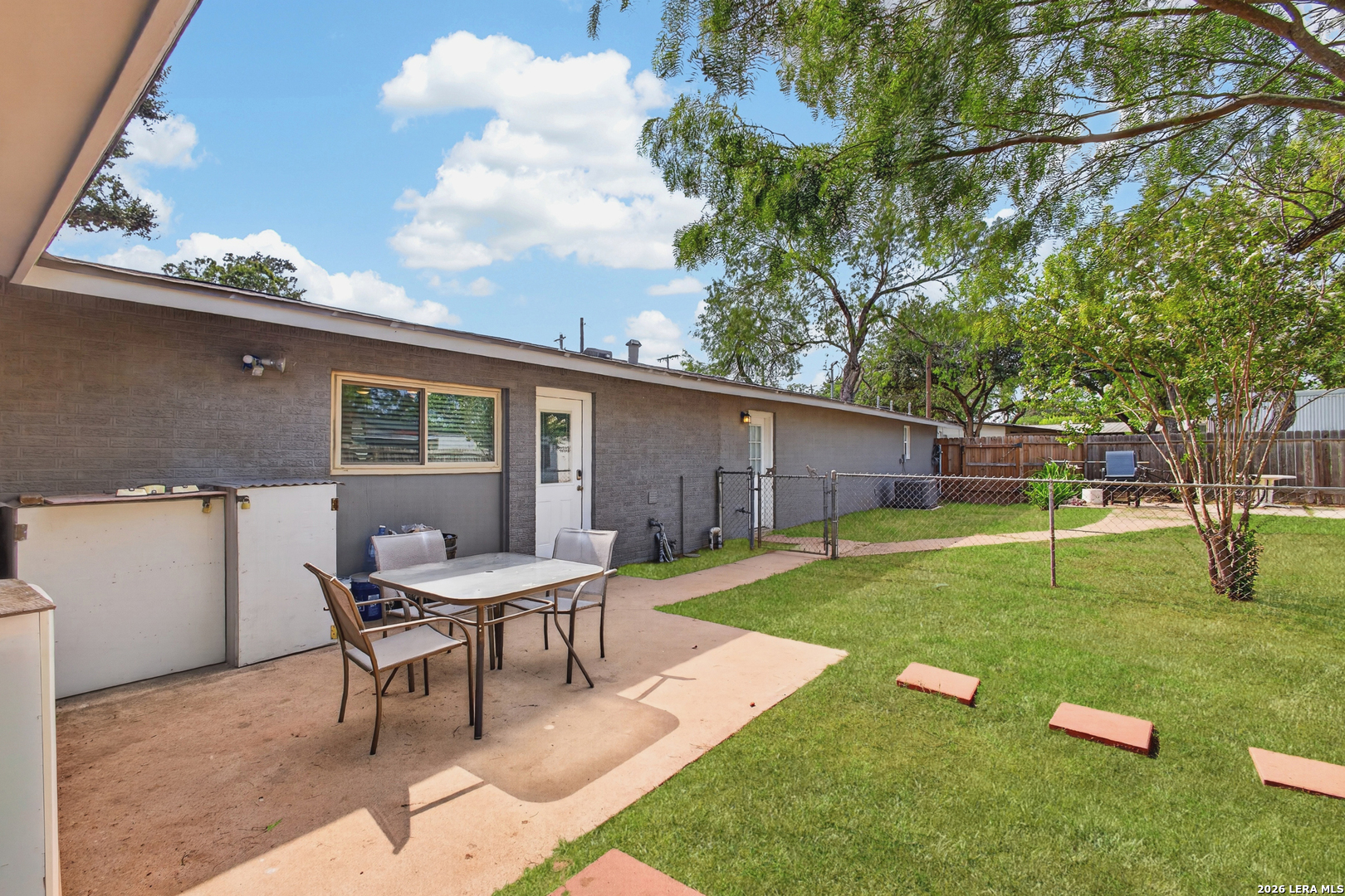209 Greenlawn Avenue Pleasanton TX 78064