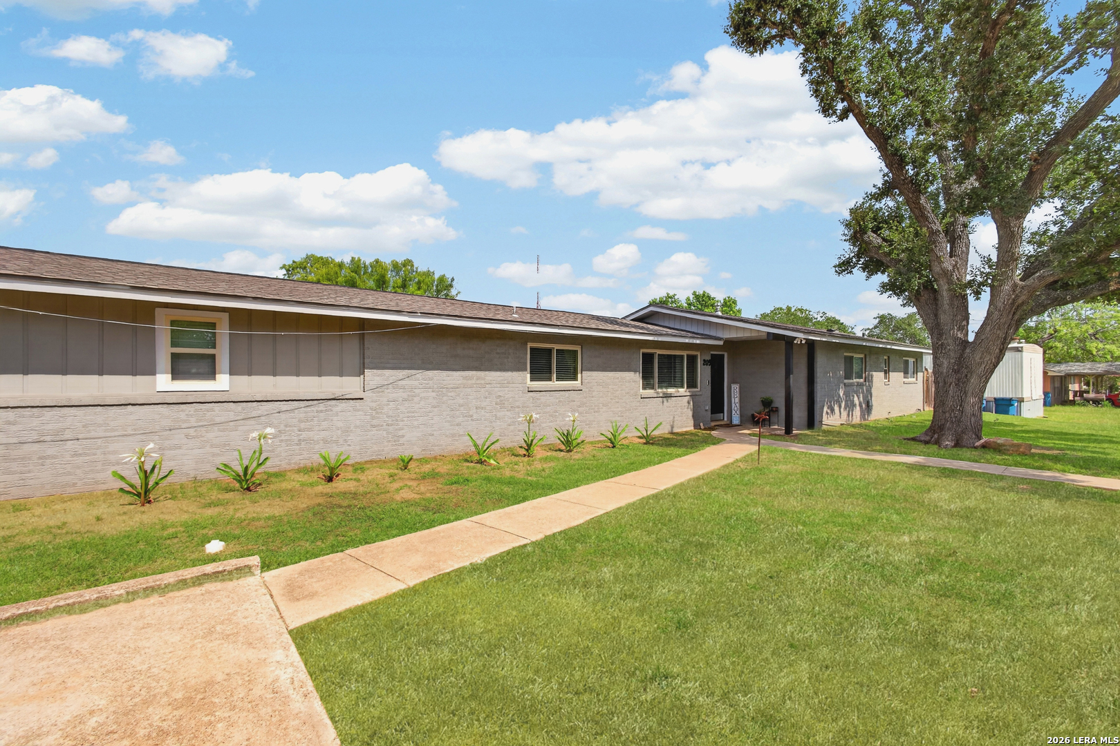209 Greenlawn Avenue Pleasanton TX 78064