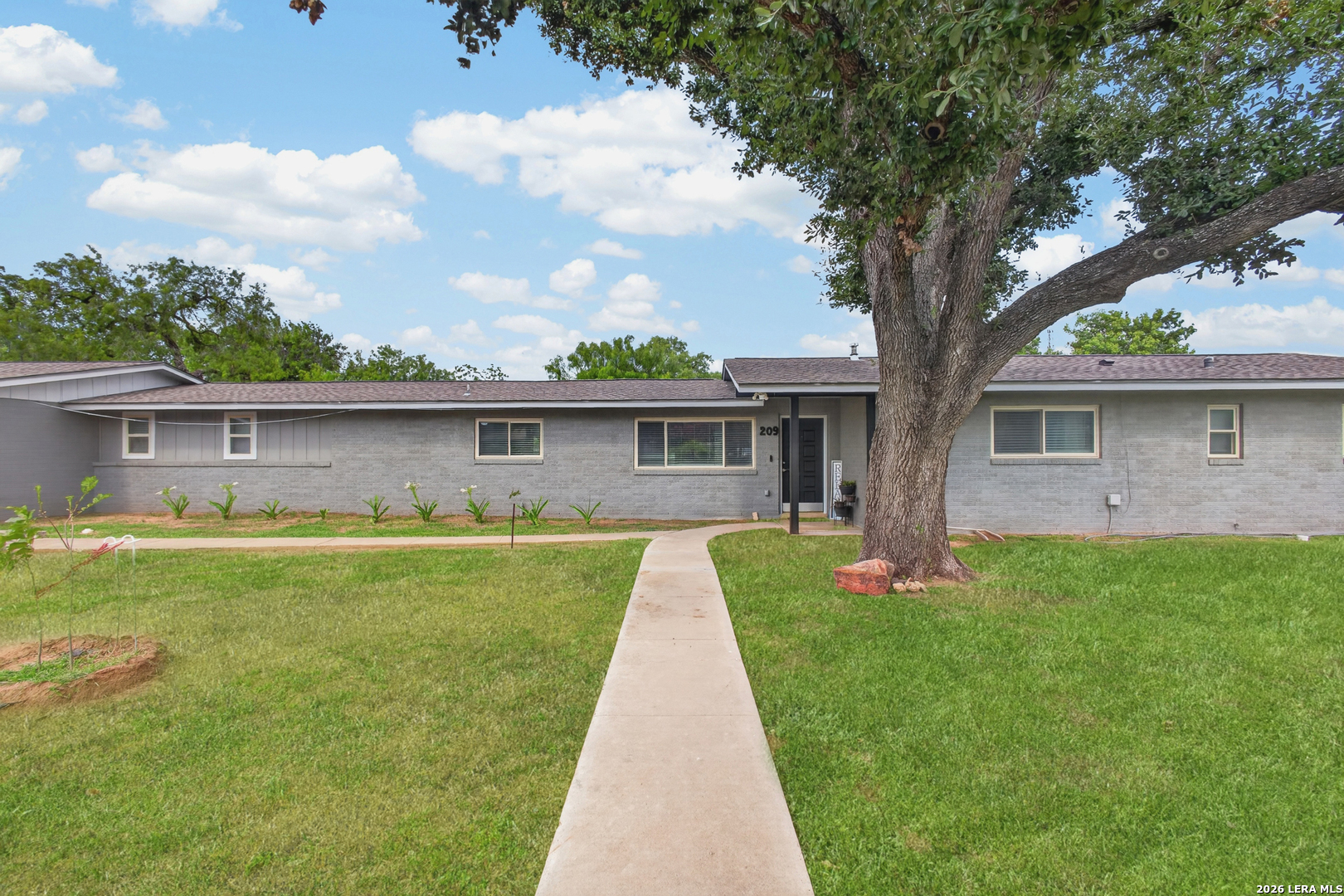 209 Greenlawn Avenue Pleasanton TX 78064