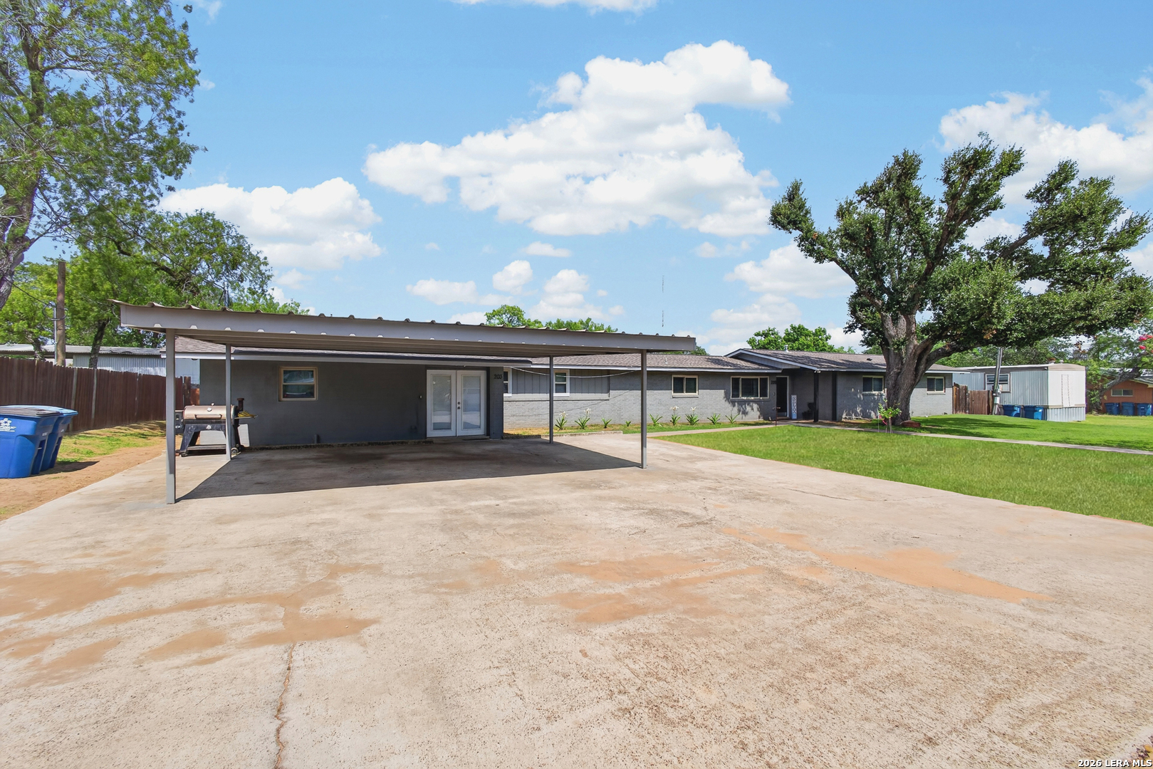 209 Greenlawn Avenue Pleasanton TX 78064