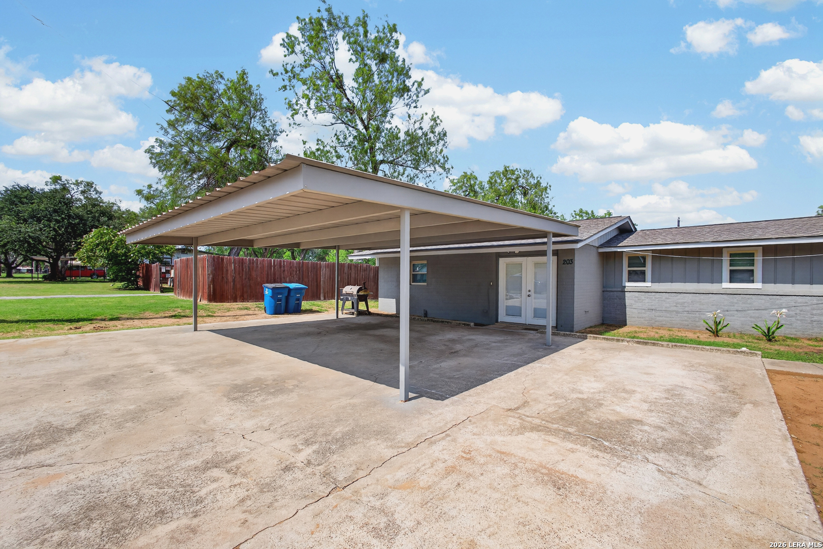 209 Greenlawn Avenue Pleasanton TX 78064