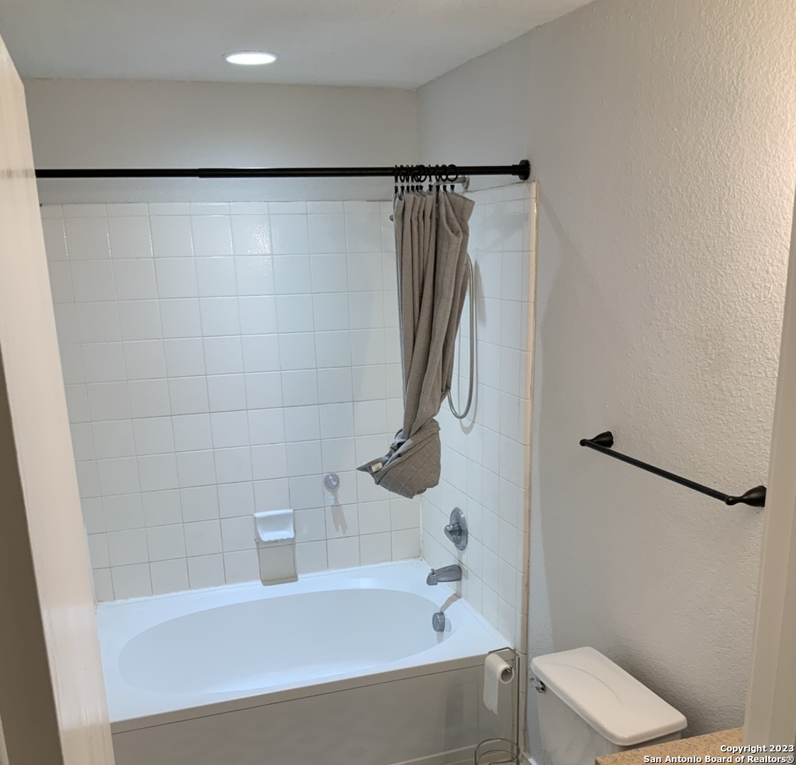 7718 Cedar Farm San Antonio TX 78239