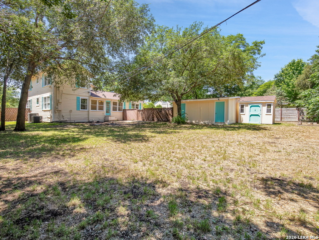 785 Burr Terrell Hills TX 78209