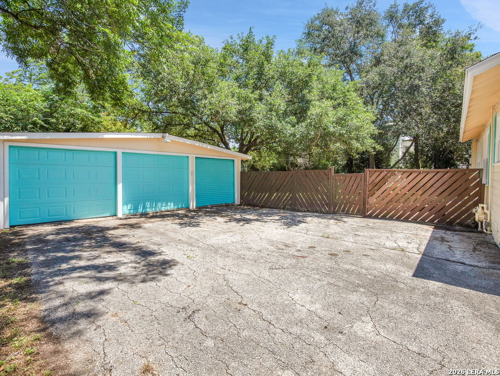 785 Burr Terrell Hills TX 78209