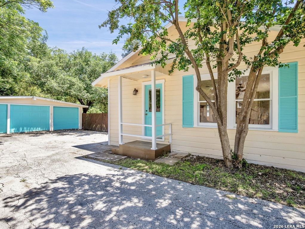 785 Burr Terrell Hills TX 78209