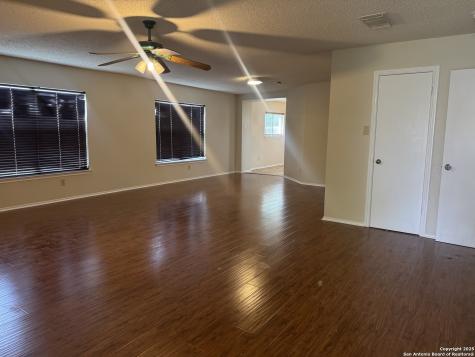 5251 Senisa Springs San Antonio TX 78251