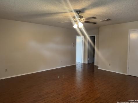 5251 Senisa Springs San Antonio TX 78251