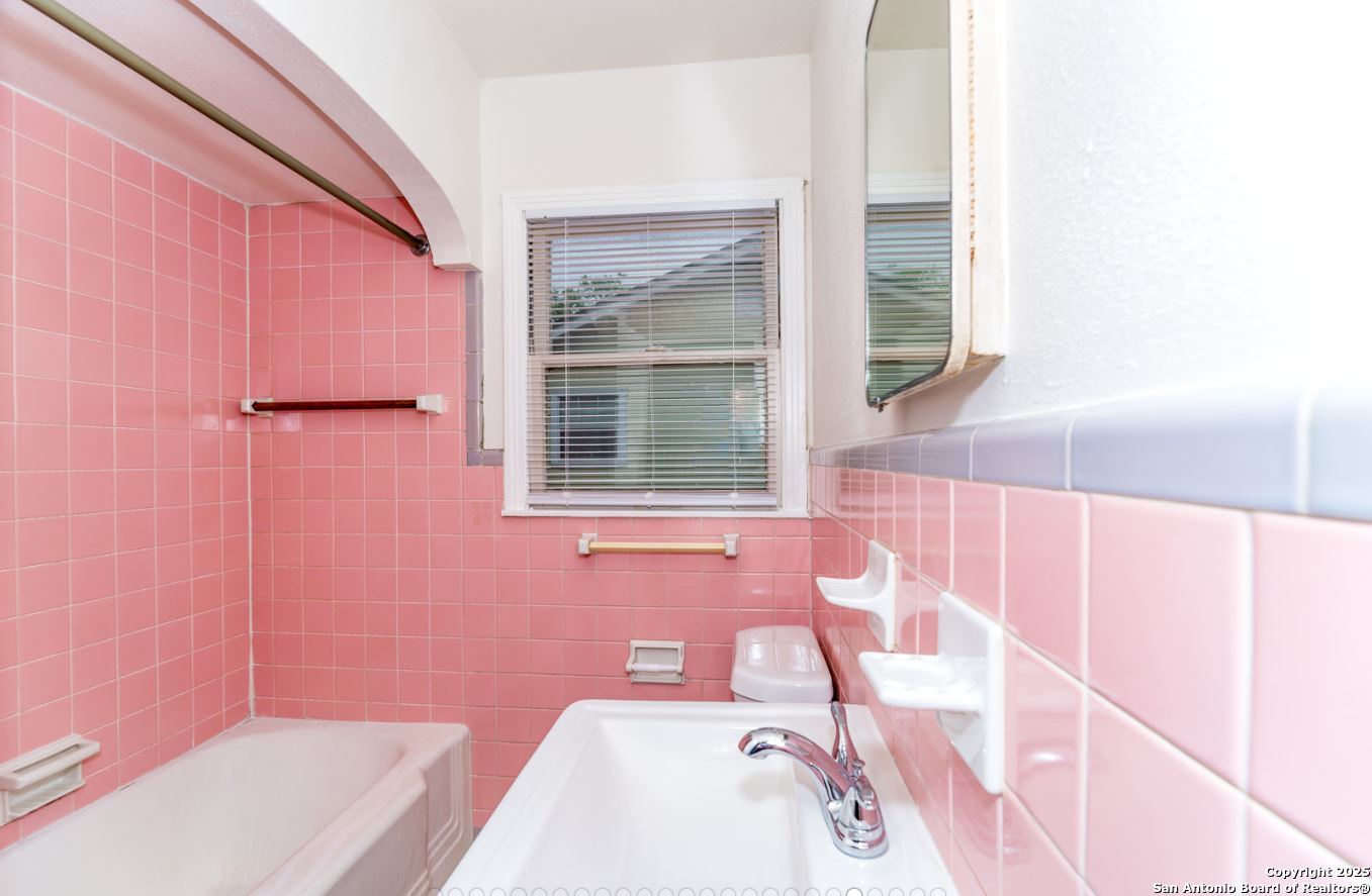 415 Bryn Mawr San Antonio TX 78209