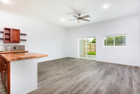 8611 Key Windy Way Converse TX 78109