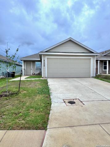9208 James Bowie Seguin TX 78155