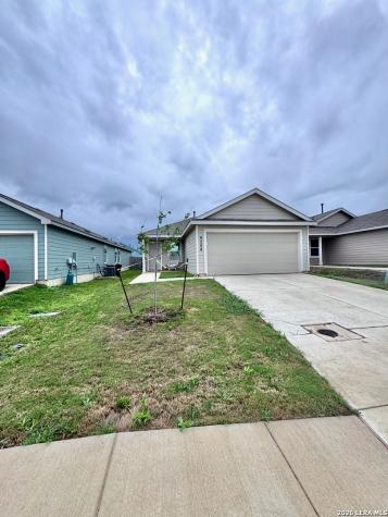 9208 James Bowie Seguin TX 78155
