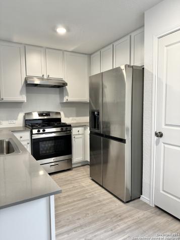 9208 James Bowie Seguin TX 78155