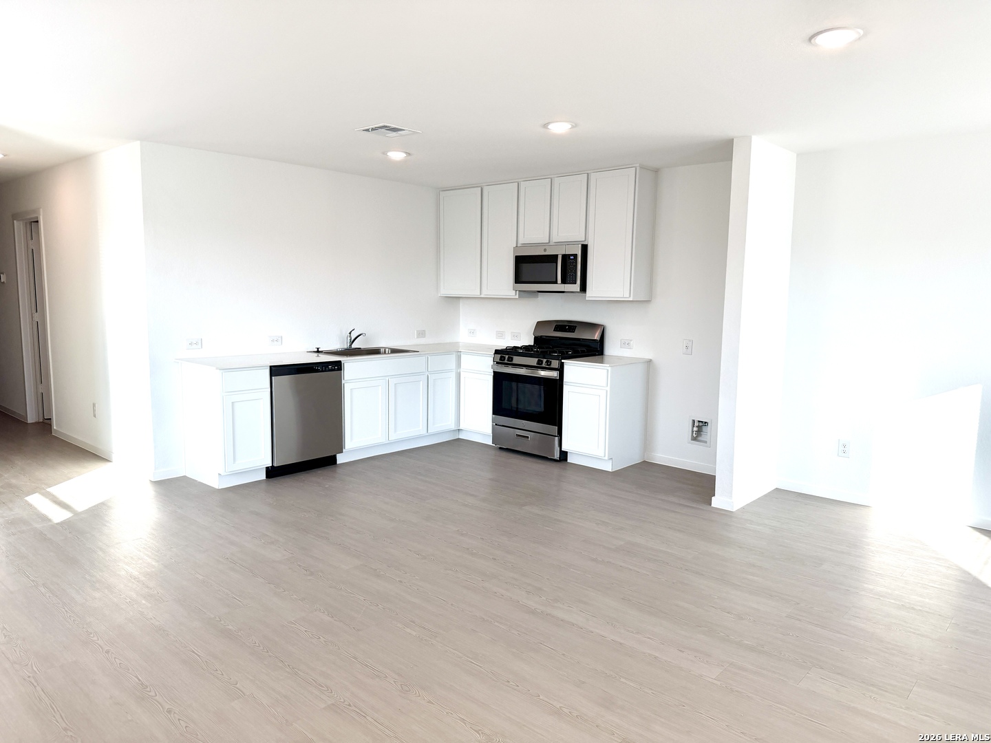 6863 Chert Chase Elmendorf TX 78112