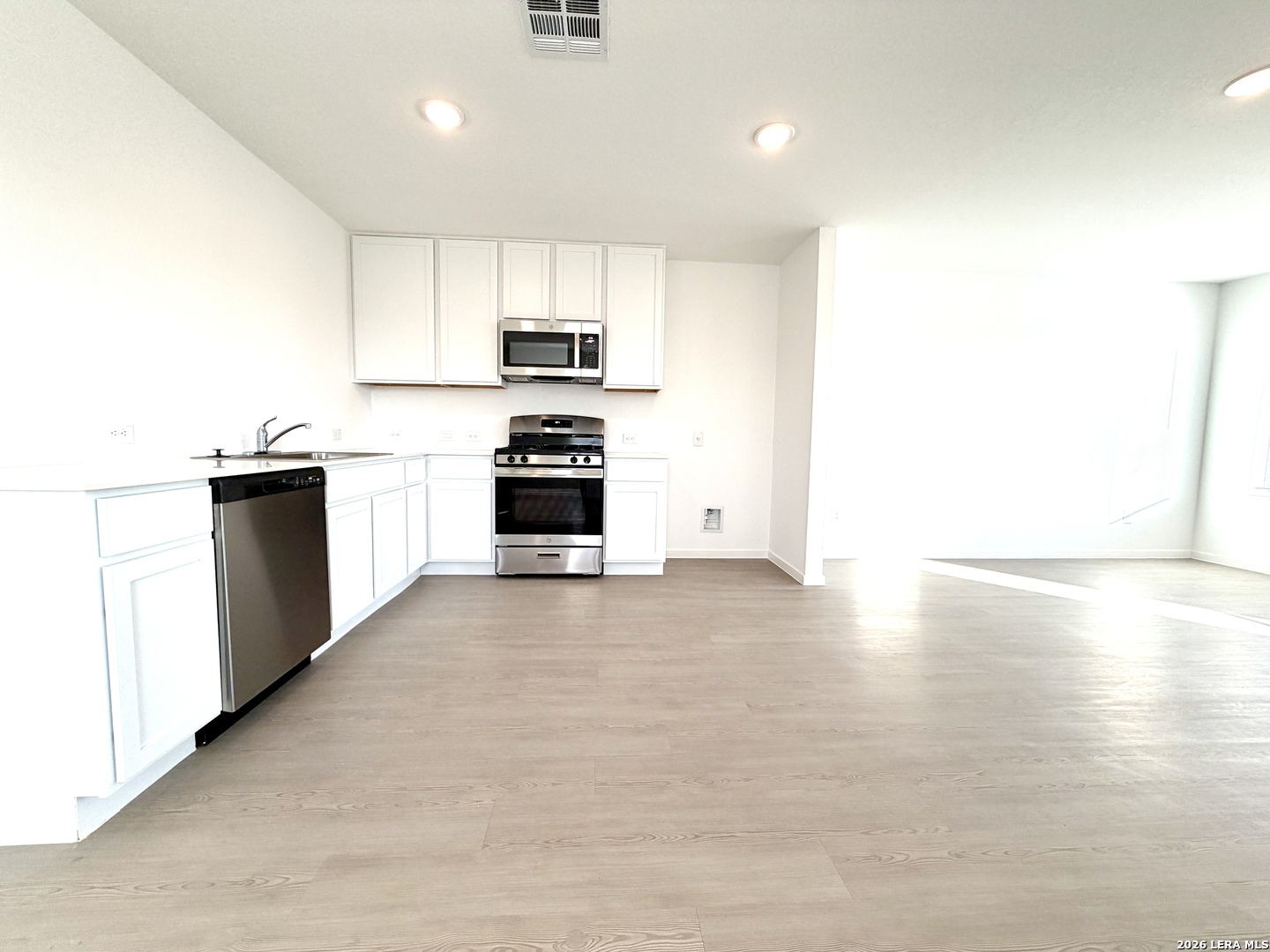 6863 Chert Chase Elmendorf TX 78112