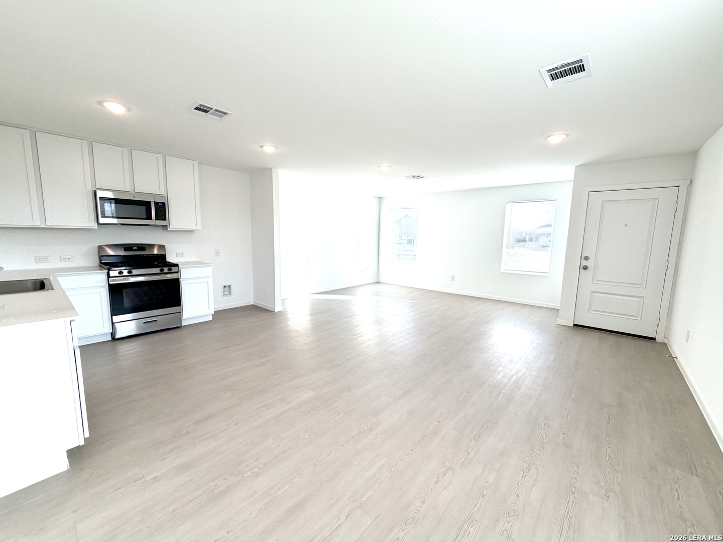 6863 Chert Chase Elmendorf TX 78112