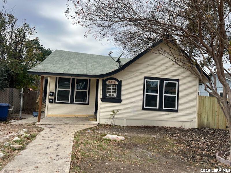 2215 N Elmendorf San Antonio TX 78201