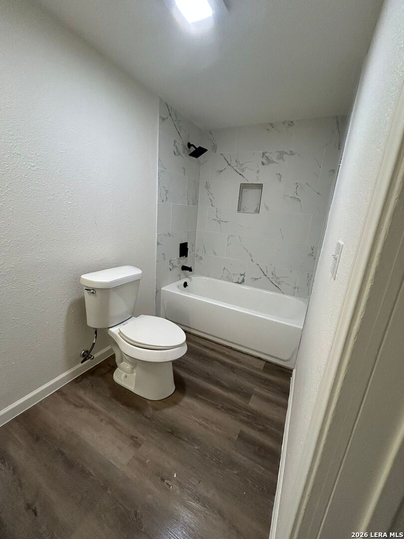 2215 N Elmendorf San Antonio TX 78201