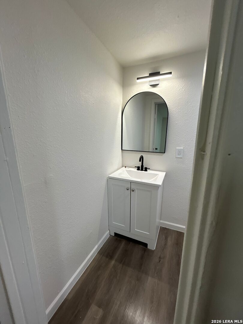2215 N Elmendorf San Antonio TX 78201