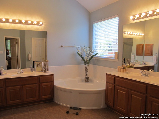 118 Stonewall Bend San Antonio TX 78256