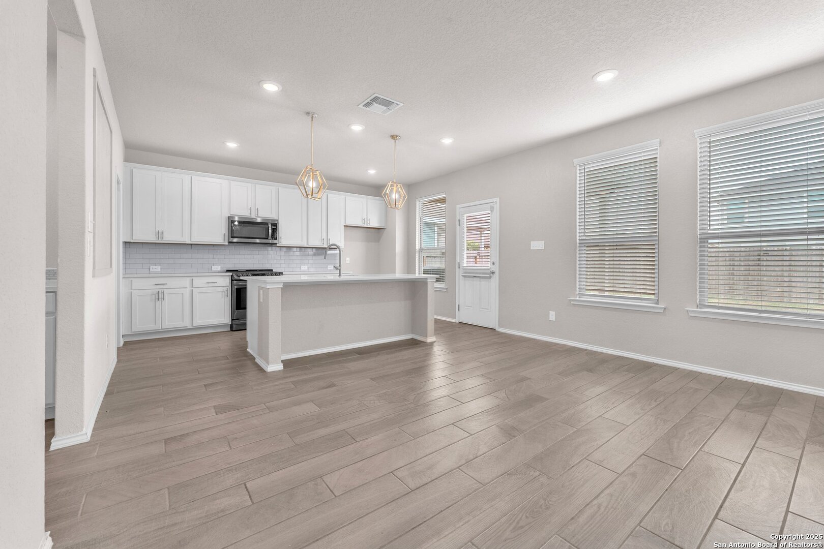 2448 Hiddenbrooke Seguin TX 78155