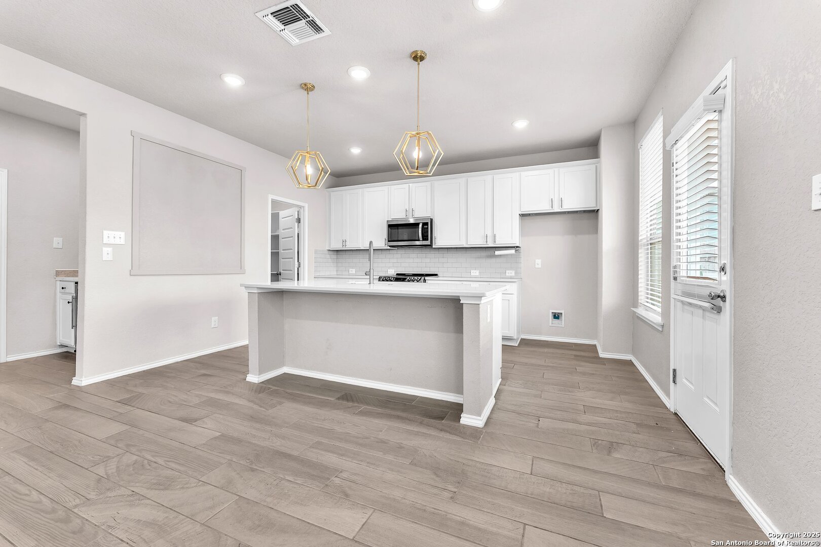 2448 Hiddenbrooke Seguin TX 78155