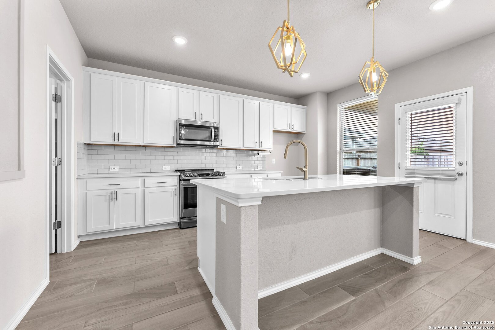 2448 Hiddenbrooke Seguin TX 78155