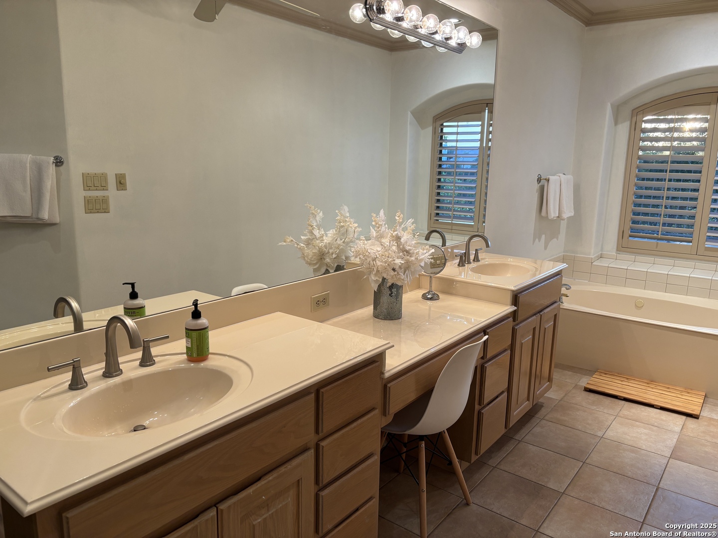 131 Westcourt Lane San Antonio TX 78257