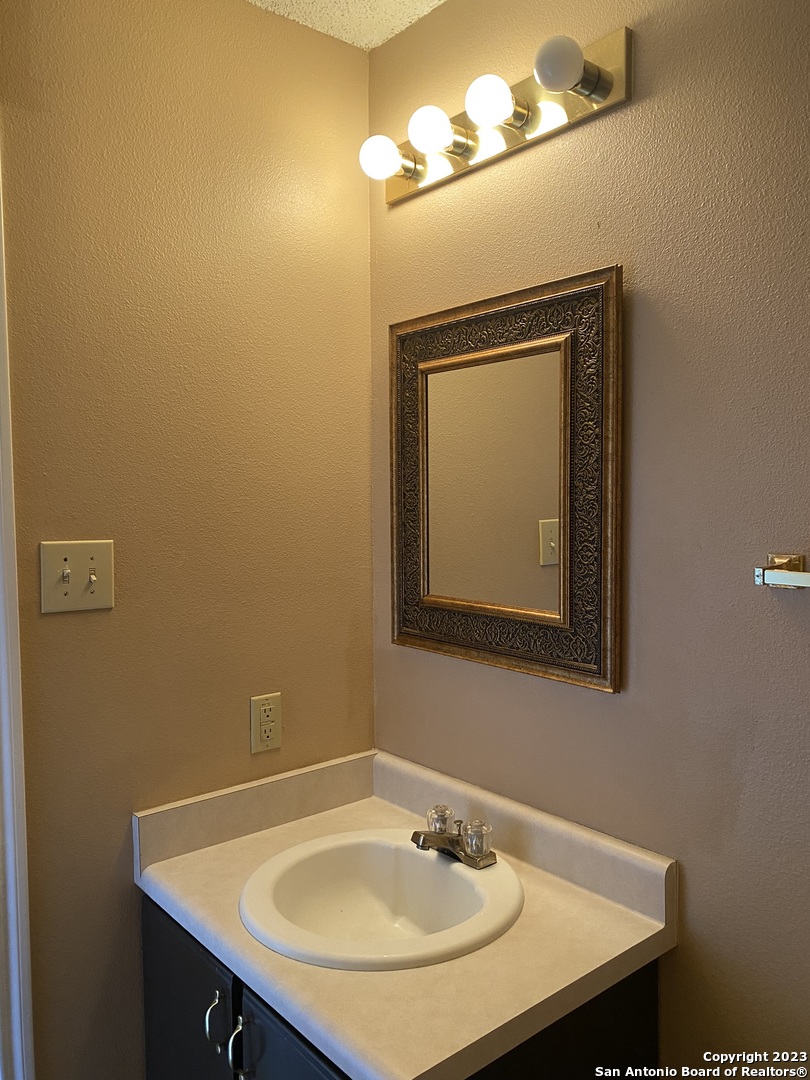 3643 Cameron Springs San Antonio TX 78244