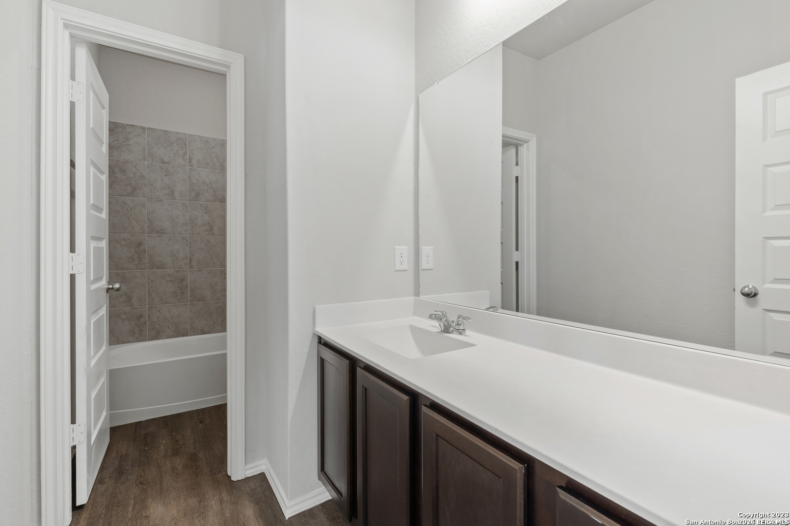 2434 Dry Moss San Antonio TX 78224