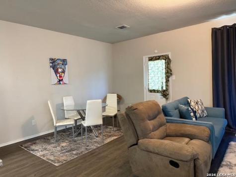 2434 Dry Moss San Antonio TX 78224