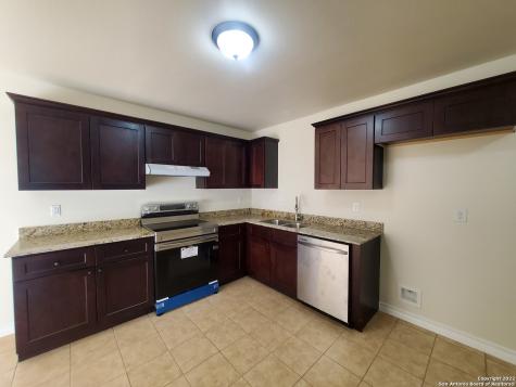 7539 W Dixon Road Somerset TX 78069
