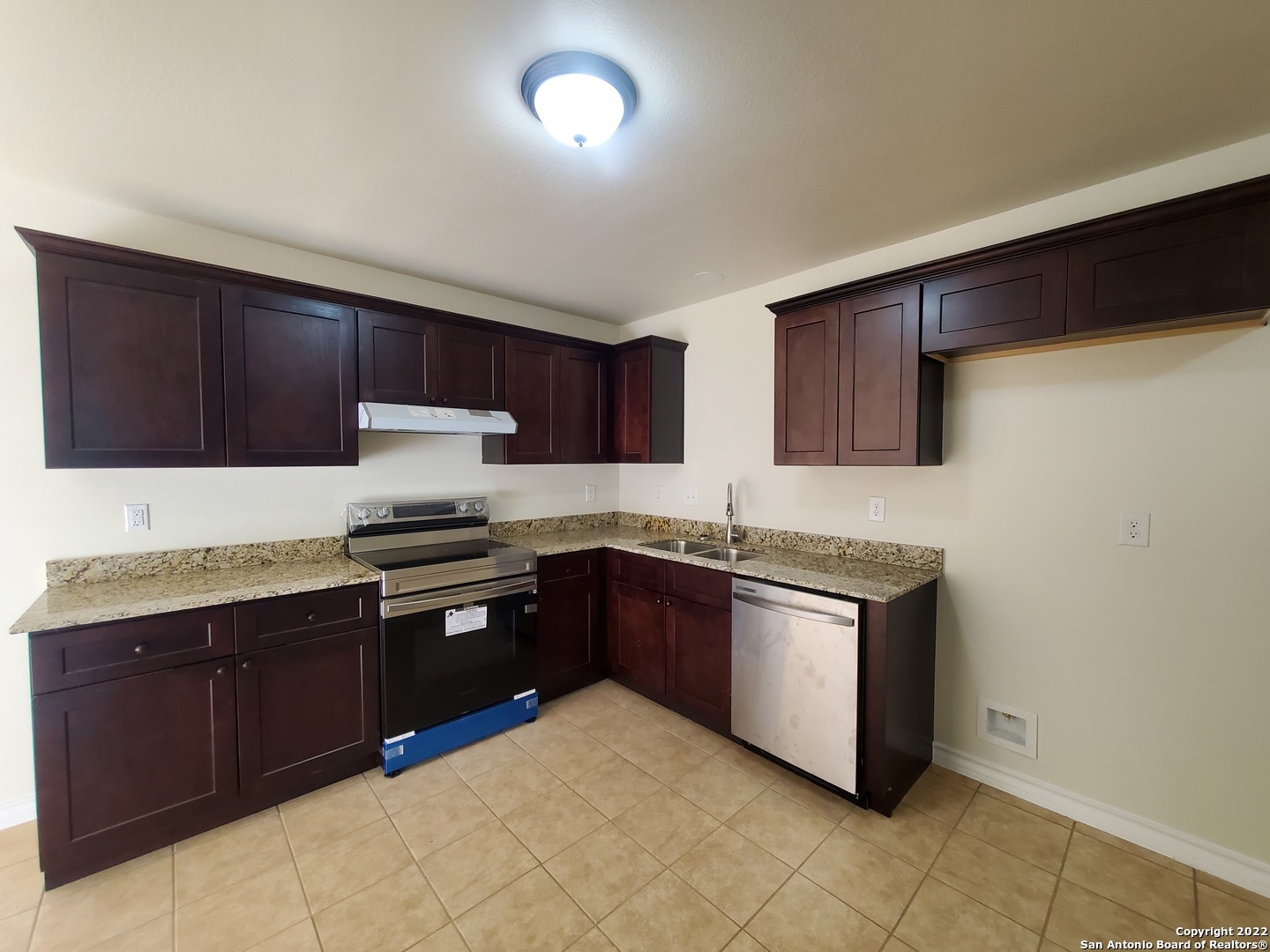 7539 W Dixon Road Somerset TX 78069