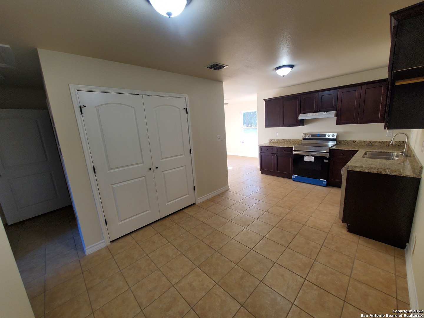 7539 W Dixon Road Somerset TX 78069