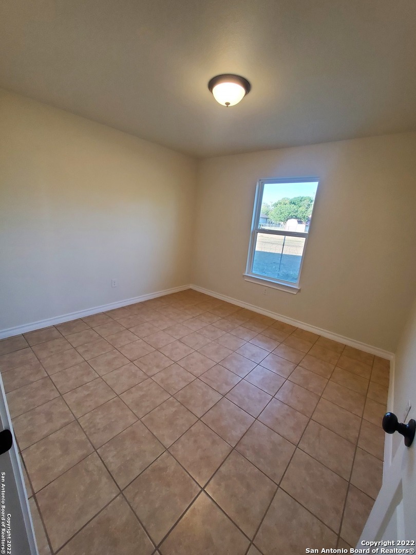 7539 W Dixon Road Somerset TX 78069
