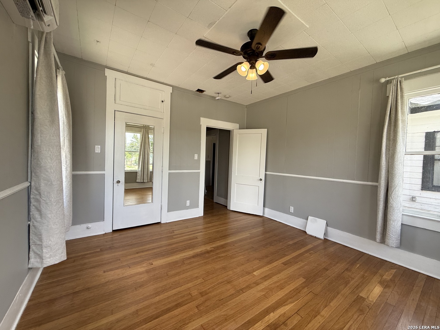 1044 W Mistletoe Avenue San Antonio TX 78201