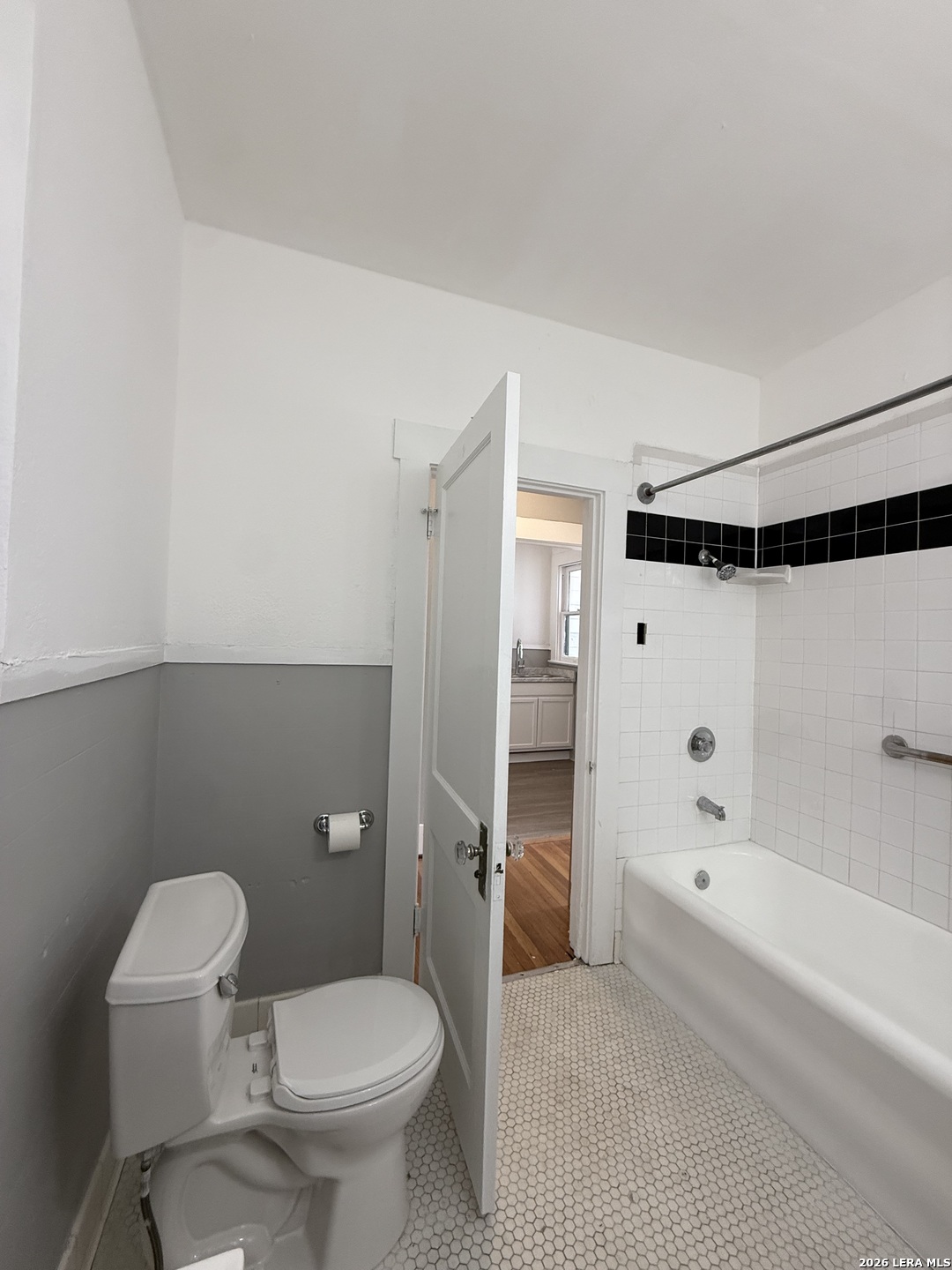 1044 W Mistletoe Avenue San Antonio TX 78201