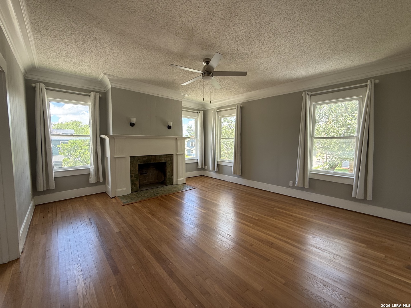 1044 W Mistletoe Avenue San Antonio TX 78201
