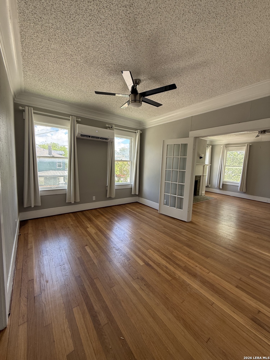 1044 W Mistletoe Avenue San Antonio TX 78201