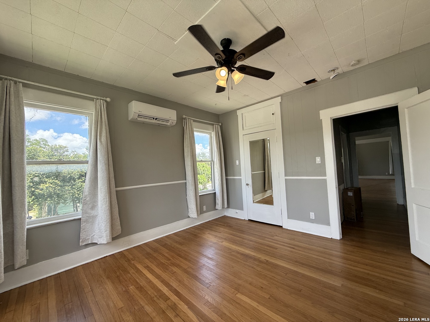1044 W Mistletoe Avenue San Antonio TX 78201