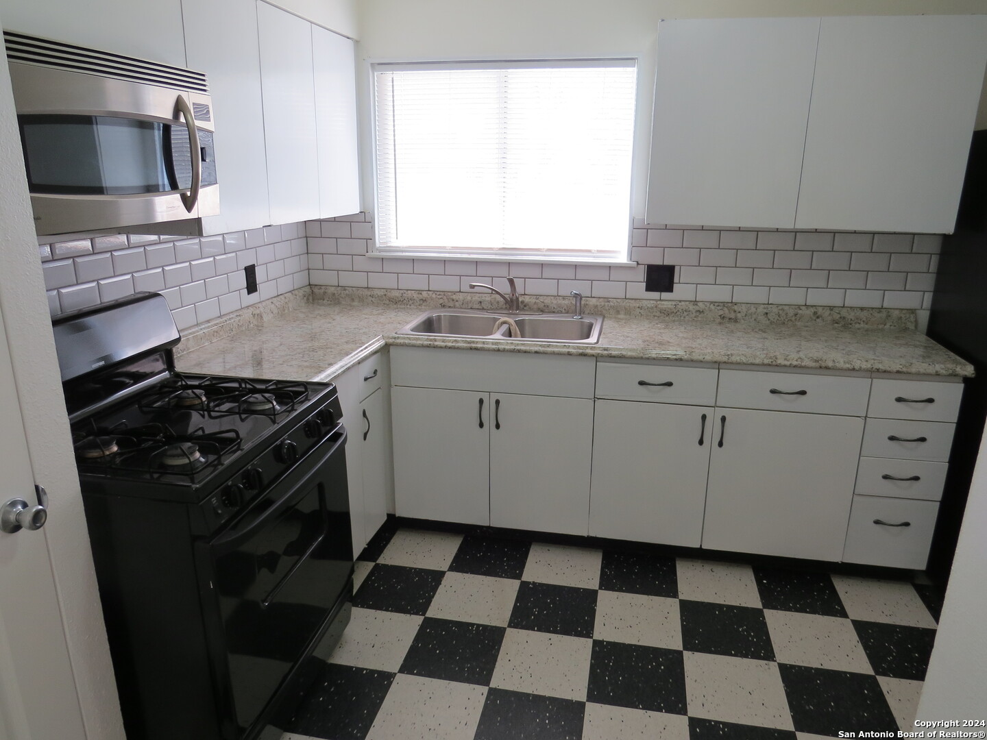 842 Horseshoe Trail Universal City TX 78148
