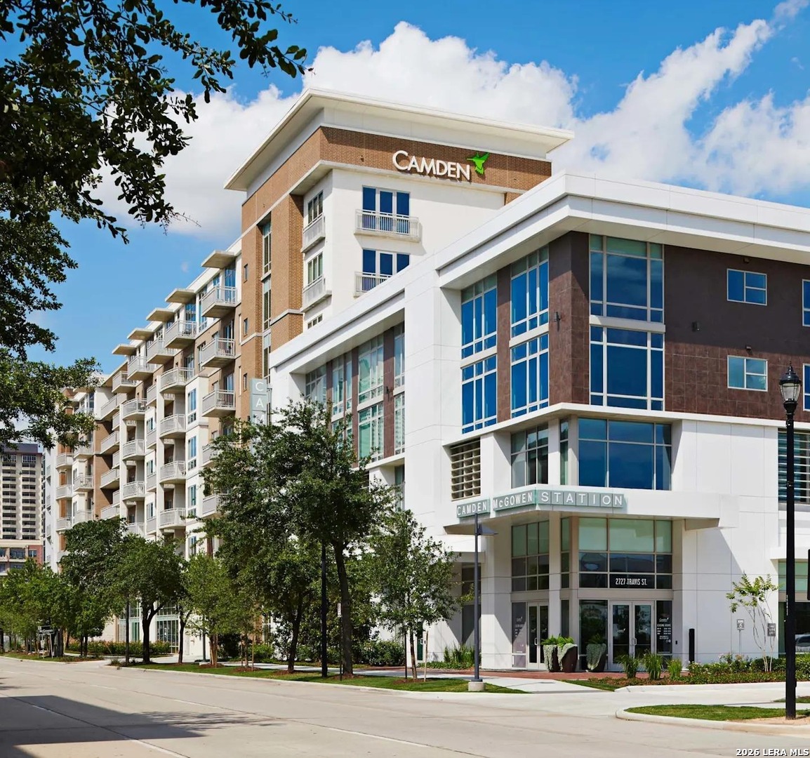 2727 Travis Street Houston TX 77006