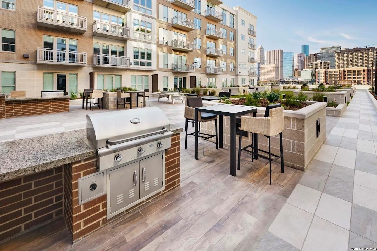 2727 Travis Street Houston TX 77006