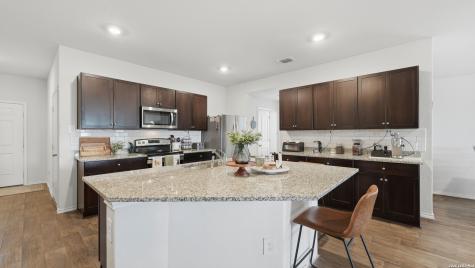 825 Nodding Nixie Seguin TX 78155