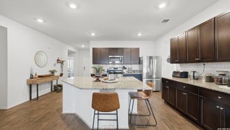 825 Nodding Nixie Seguin TX 78155