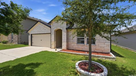 825 Nodding Nixie Seguin TX 78155