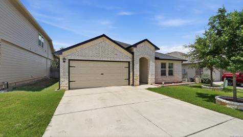 825 Nodding Nixie Seguin TX 78155