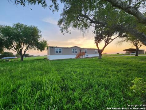 11903 N State Highway 123 Falls City TX 78113