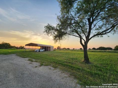 11903 N State Highway 123 Falls City TX 78113
